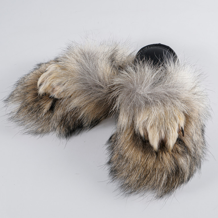 Тапочки из меха волка