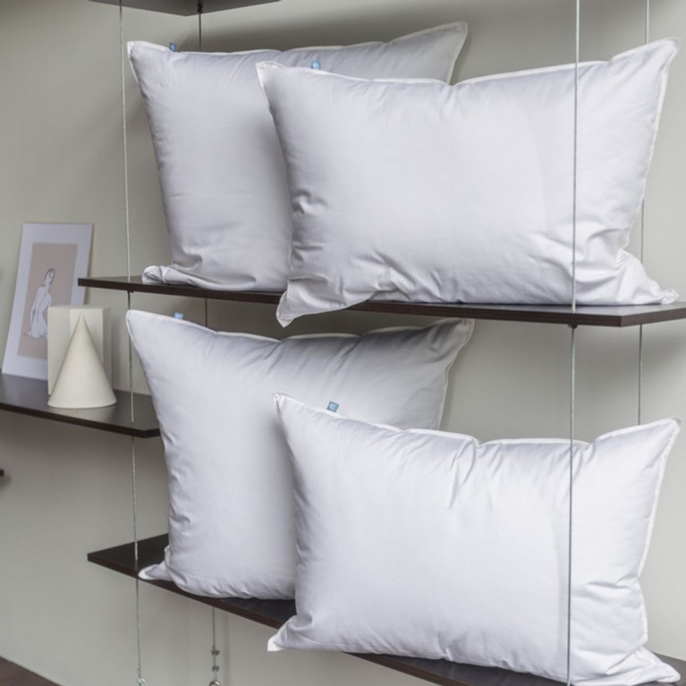 Подушка 3 STARS FAMILIE DOWN упругая 60х60