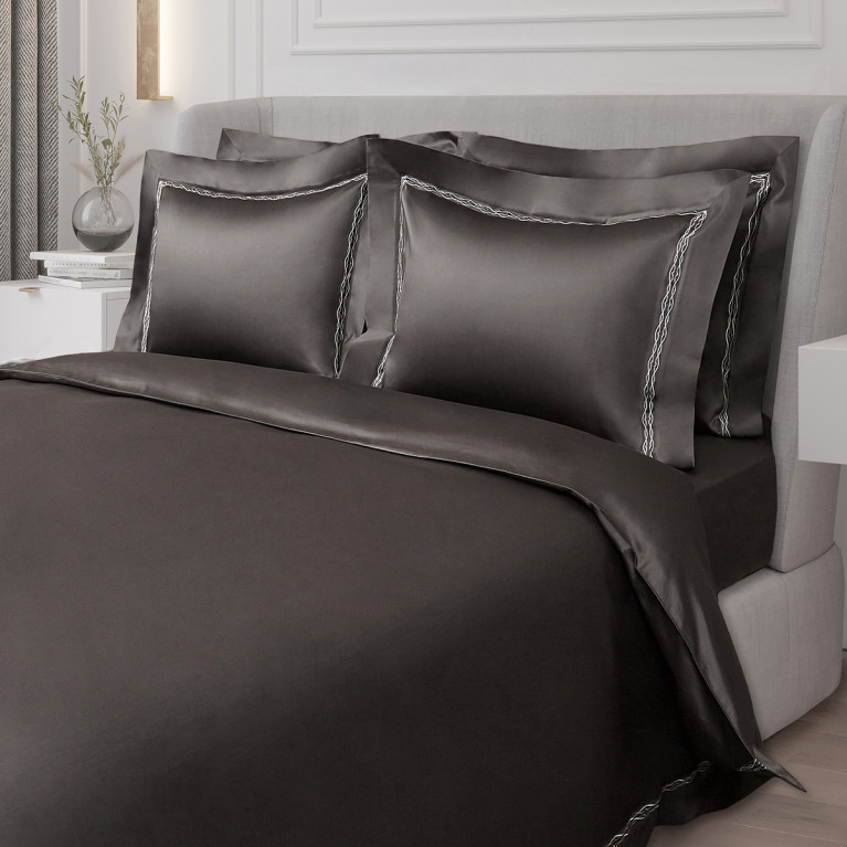 Комплект постельного белья LOIRE 600 tc темно-серый с золотой вышивкой